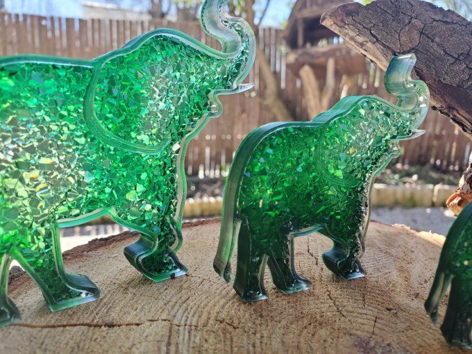 Trio d'éléphants nuancés vert 