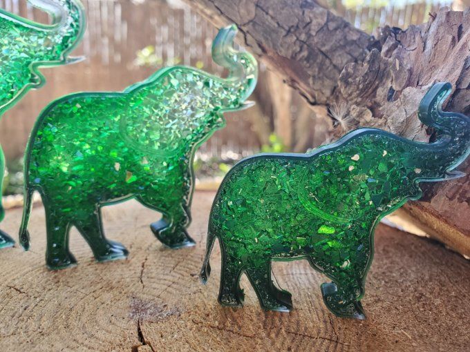 Trio d'éléphants nuancés vert 