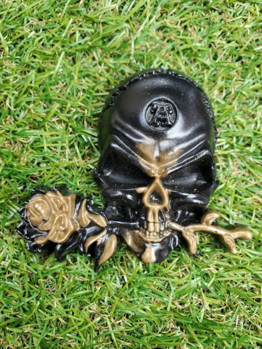 Aimant skull and roses - noir et bronze