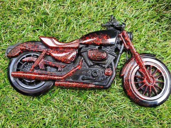 Magnet Moto noire et paillettes rouges