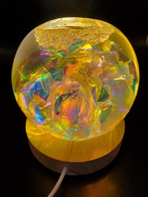 Lumière d'ambiance "sphère" rose holo cristal et effet diamant + socle en bois USB inclus