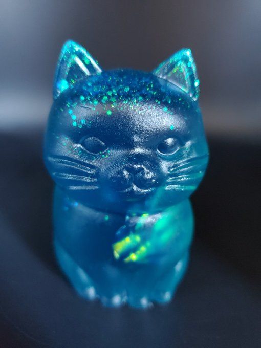 Petit Chat potelé bleu, feuilles holo et paillettes