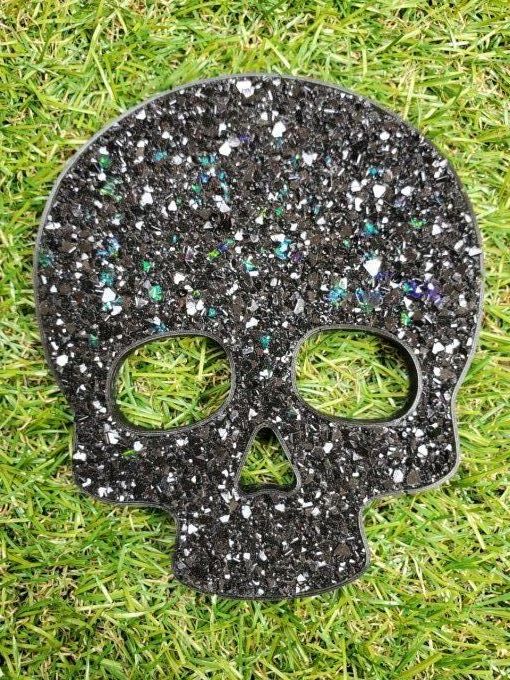 Sous verre ou déco à accrocher au mur SKULL noir et paillettes bleues / vertes